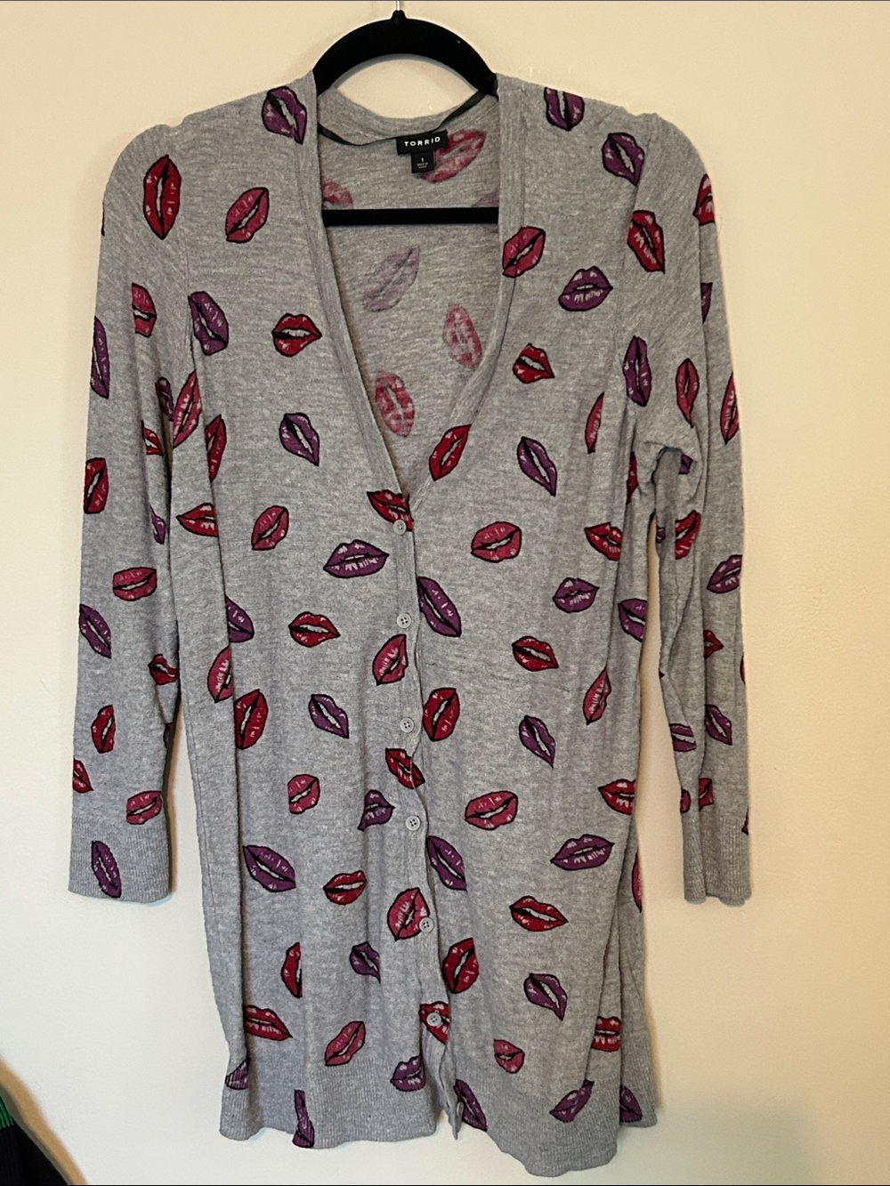 torrid Gray Lip Print Top - Pink/Red Accents
